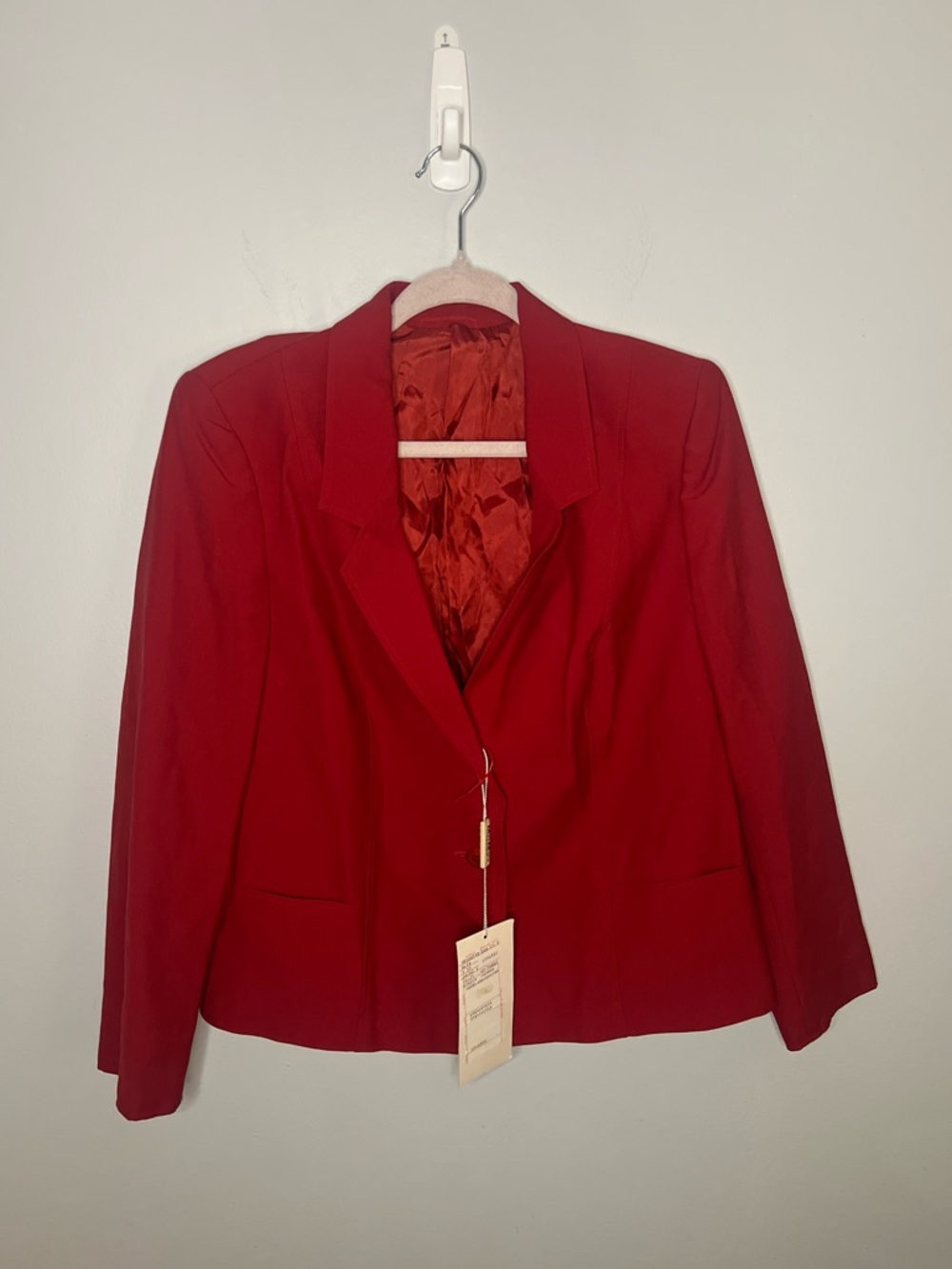 MaxMara Vintage woman’s Red Blazer made in Italy 21 petite or 2-4 US NWT